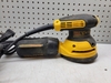 Máy chà nhám Dewalt DWE6423