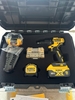 Máy khoan dùng pin 20V Max Dewalt DCZ100P2KT