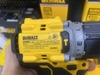 Máy khoan dùng pin 20V Max Dewalt DCD805M2