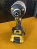 Máy vặn vít dùng pin 20V Max Dewalt DCF887D2