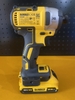 Máy vặn vít dùng pin 20V Max Dewalt DCF887D2