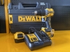 Máy khoan dùng pin 20V Max Dewalt DCD805M2