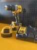 Máy khoan dùng pin 20V Max Dewalt DCD805M2