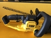 Máy cắt tỉa hàng rào dùng pin 18V Dewalt DCMHT563N