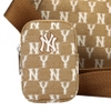 tui-mlb-monogram-jacquard-hipsack-new-york-yankees-32bgca111-50b-hang-chinh-hang