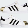 giay-sneaker-nu-adidas-superstar-metal-toe-white-black-gold-fv3310-hang-chinh-ha