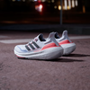 giay-the-thao-nu-adidas-ultraboost-light-solar-red-hq6353-hang-chinh-hang