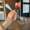 Muôi Muỗng Vỏ Sò Inox 304 RK220 – Tinh Xảo, Sang Trọng, Dùng Bàn Ăn & Bếp