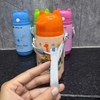 CT 645- BÌNH ĐỰNG NƯỚC NHỰA TRẺ EM CÓ ỐNG HÚT IN LOGO CATHAY