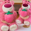 Gấu dâu Lotso ngồi ôm dâu