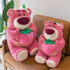 Gấu dâu Lotso ngồi ôm dâu