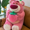 Gấu dâu Lotso ngồi ôm dâu