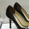Giày cao gót Dior đen bóng hở mũi tag sắt