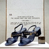Sandal Chanel màu xanh than đính dây xích và logo chanel màu vàng sz 37
