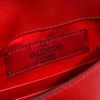 Clutch Valentino Rockstud Envelope Pouch Small Da Calfskin Màu Đỏ Viền Đinh Khóa Vàng
