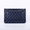 Túi Chanel Classic Jumbo Da Lambskin Màu Xanh Navy Khóa Trắng