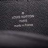 Clutch Louis Vuitton Da Taiga Màu Đen Khóa Trắng