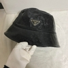 prada レザー製　帽子