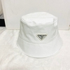 prada レザー製　帽子