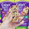 Thanh ngũ cốc hạt mix trái cây sấy Nature Valley Mỹ Fruit & Nut Chewy Granola (Thùng 48 thanh)