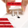 Nút Bịt Ổ Điện Chống Giật 2 Chân Cao Cấp Nhỏ Gọn Chắc Chắn Bảo Vệ An Toàn Cho Bé - TakyHome 8700