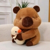 Capybara cầm vịt