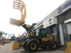 may-xuc-lat-gap-go-xcmg-lw500kn-nang-5-tan