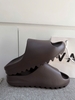 Yeezy Slide Kanye West YS-01 Chocolate ( HÀNG SẮP VỀ )
