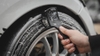 RUBBER SCRUBBER - Bàn chải cọ rửa vỏ lốp ô tô