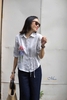 A261 Áo sơ mi linen cột dây 1 bên CALLA thêu tay hoa loa kèn