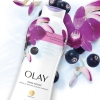 Sữa tắm Olay Fresh Outlast Soothing Orchid & Black Currant 700ml hương thơm của hoa phong lan và quả lý chua đen
