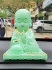 Tượng chú tiểu gõ mõ năng lượng mặt trời