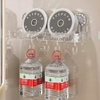 Kệ chữ nhật trong suốt dán tường hút chân không DNT002