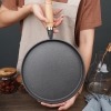 Chảo gang tròn nguyên khối cán gỗ size 20cm