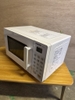 Lò vi sóng 250 - PANASONIC 2020 ( ko có khay nên ko nướng dc. Mọi thứ khác ok)