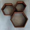 Kệ trưng bày tổ ong treo tường gỗ MDF cỡ lớn, có phụ kiện lắp đi kèm