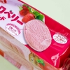 BÁNH QUY PHỦ KEM DÂU YBC STRAWBERRY GÓI 171GR (18 BÁNH)