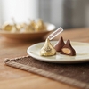 Socola sữa Hạnh Nhân Hershey's Kisses Share Pack 283g