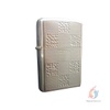 BẬT LỬA ZIPPO BẠC HÌNH Ô VUÔNG CARO - sunnystore.vn