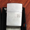 Bật Lửa Zippo Satin Khắc Cỏ 4 Lá May Mắn