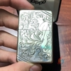 ZIPPO BẠC KHỐI VŨ NỮ KHẮC 5 MẶT