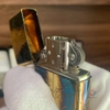 Zippo Mỹ xuất Nhật khắc ăn mòn sư tử mạ vàng cháy