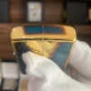 Zippo Mỹ xuất Nhật khắc ăn mòn sư tử mạ vàng cháy