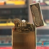 Bật Lửa Dupont Xăng Đá Kẻ Dọc Hoa Văn ( Mạ Vàng )