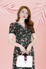 Đầm suông lụa xanh hoa hồng, cổ tim, tay ngắn nhún vai