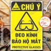 LOGO TEM STICKER BIỂN CẢNH BÁO YÊU CẦU ĐEO KÍNH BẢO HỘ- PROTECTIVE GLASSES- CẢNH BÁO AN TOÀN LAO ĐỘNG