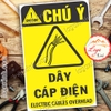LOGO TEM STICKER CẢNH BÁO DÂY CÁP ĐIỆN TRÊN CAO, ELECTRIC CABLES OVERHEAD - BIỂN CẢNH BÁO AN TOÀN LAO ĐỘNG