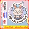 Tem Decal Dán Ô TÔ - TẬP LÁI, ĐANG RUN - Decal hình thỏ con tập lái funny - Decal có keo sẵn, chống nước, chống phai