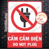 LOGO TEM STICKER BIỂN BÁO CẤM KHÔNG ĐƯỢC CẮM ĐIỆN - DO NOT PLUG - BIỂN CẢNH BÁO, BIỂN CẤM