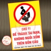 Tem Decal Dán - CHÚ Ý! ĐỂ TRÁNH TAI NẠN, KHÔNG NGỒI XỔM TRÊN BỒN CẦU - Dán Khu Vực NVS - Decal Chống nước, chống phai